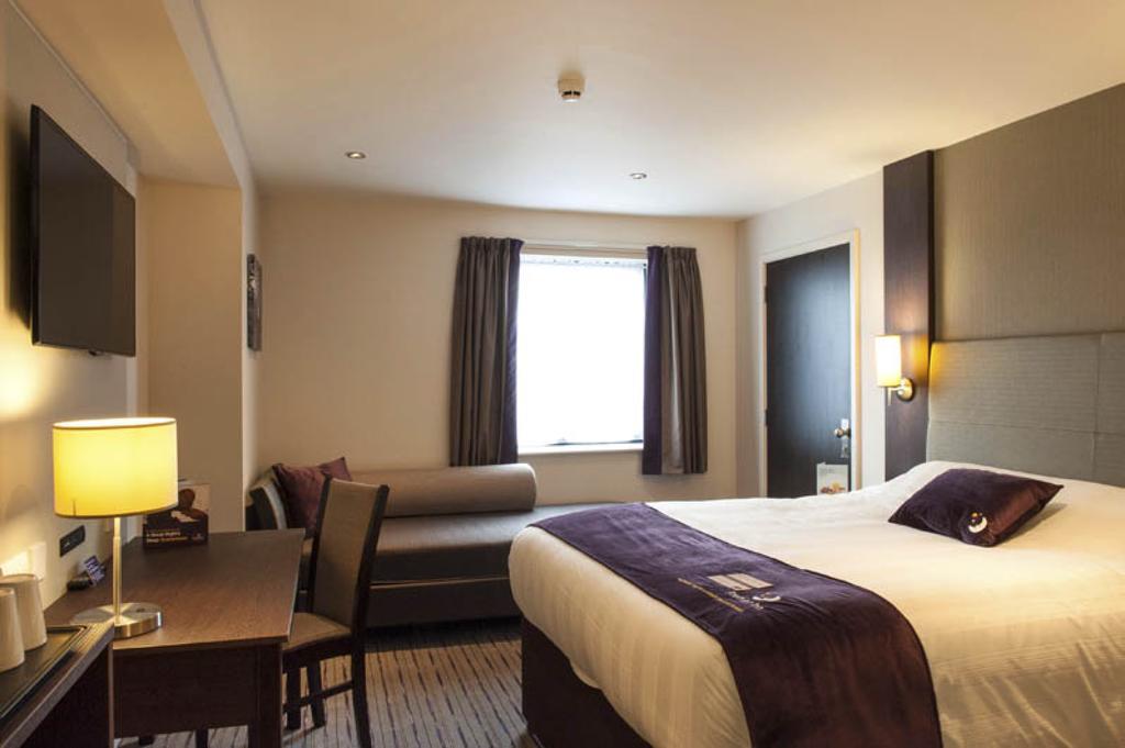 Premier Inn Wirral - Two Mills Ellesmere Port Zewnętrze zdjęcie