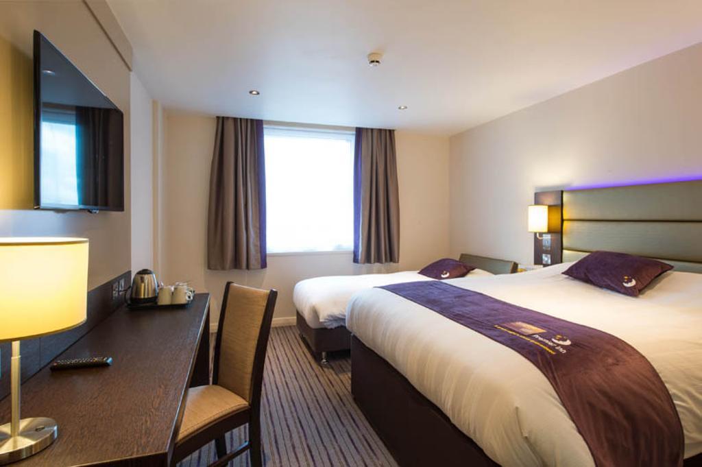 Premier Inn Wirral - Two Mills Ellesmere Port Zewnętrze zdjęcie