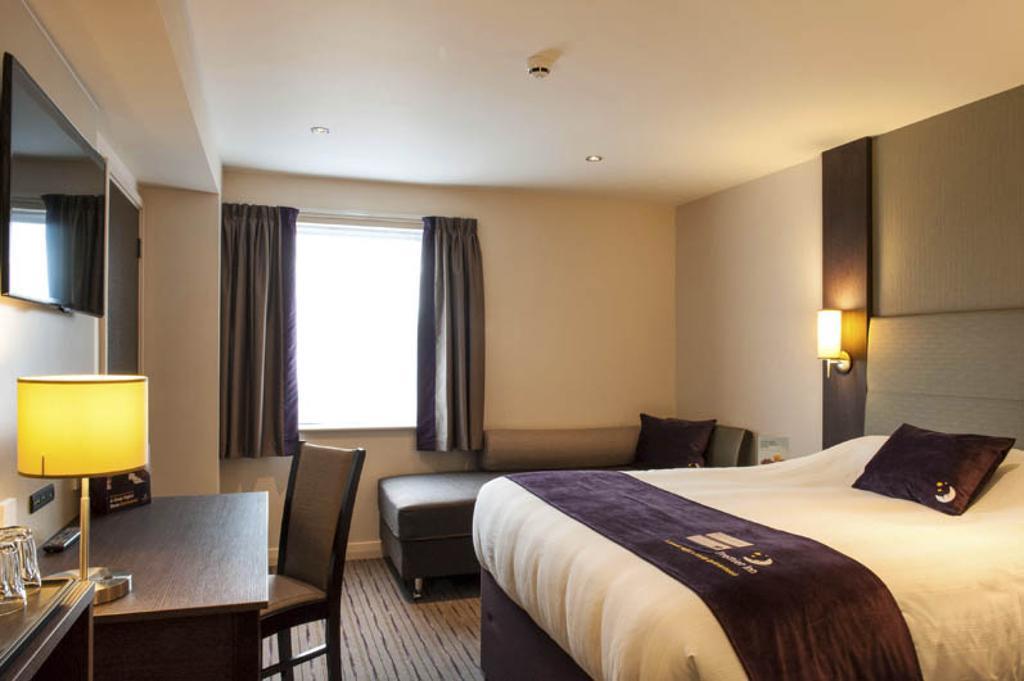 Premier Inn Wirral - Two Mills Ellesmere Port Zewnętrze zdjęcie