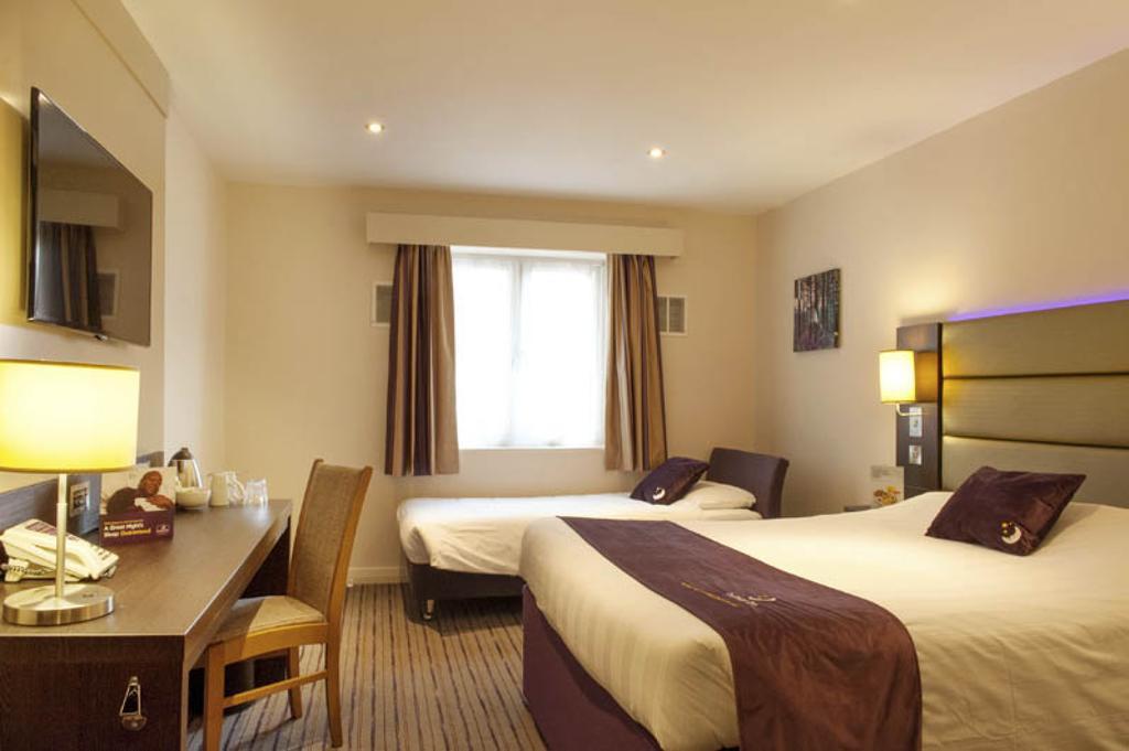 Premier Inn Wirral - Two Mills Ellesmere Port Zewnętrze zdjęcie