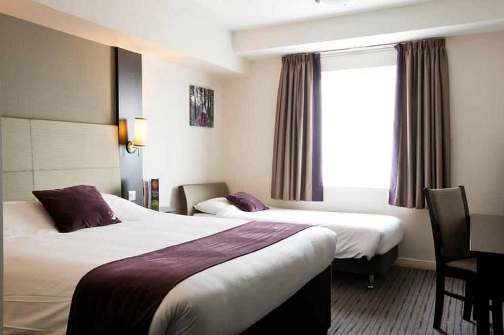 Premier Inn Wirral - Two Mills Ellesmere Port Zewnętrze zdjęcie