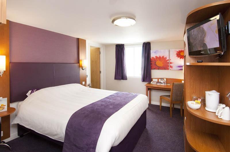 Premier Inn Wirral - Two Mills Ellesmere Port Zewnętrze zdjęcie