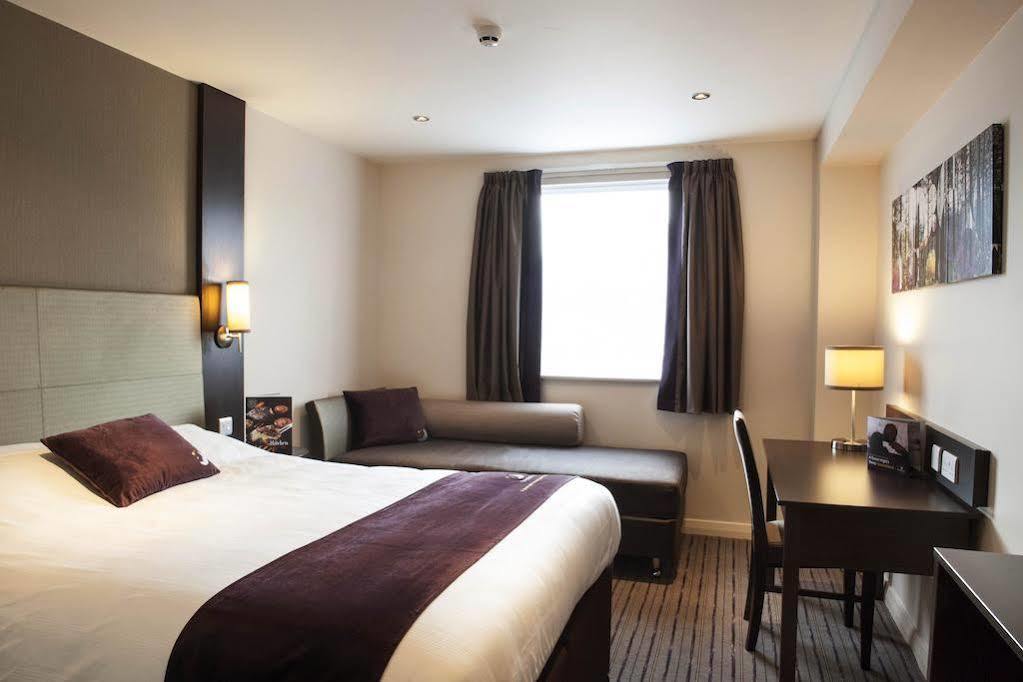 Premier Inn Wirral - Two Mills Ellesmere Port Zewnętrze zdjęcie