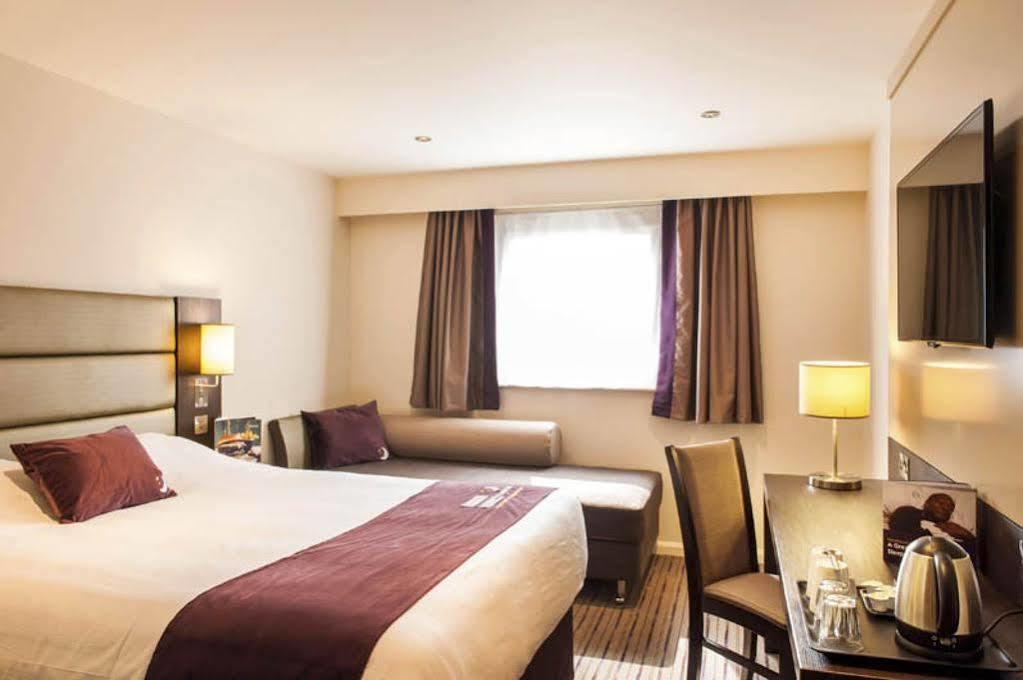 Premier Inn Wirral - Two Mills Ellesmere Port Zewnętrze zdjęcie