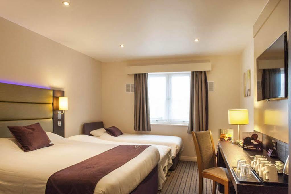 Premier Inn Wirral - Two Mills Ellesmere Port Zewnętrze zdjęcie